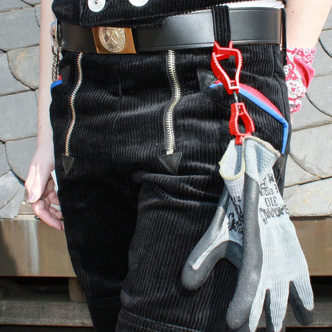 JOB - Zunft-Cordbundhose schwarz mit blau/roter Taschenpaspelierung